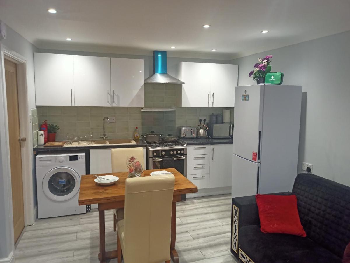 Homey Studio In Newport Perfect For Couples & Travelers Eksteriør bilde