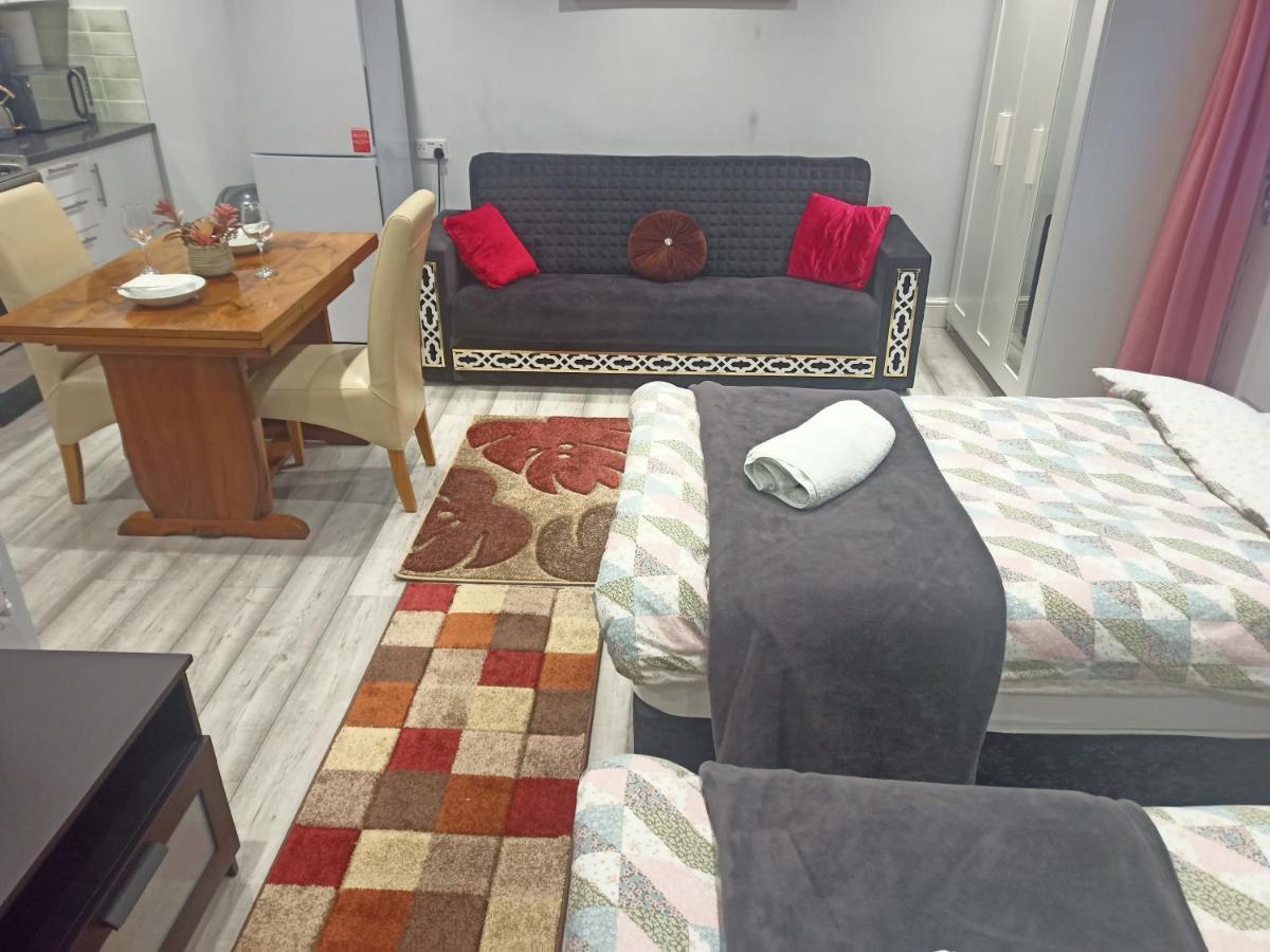 Homey Studio In Newport Perfect For Couples & Travelers Eksteriør bilde