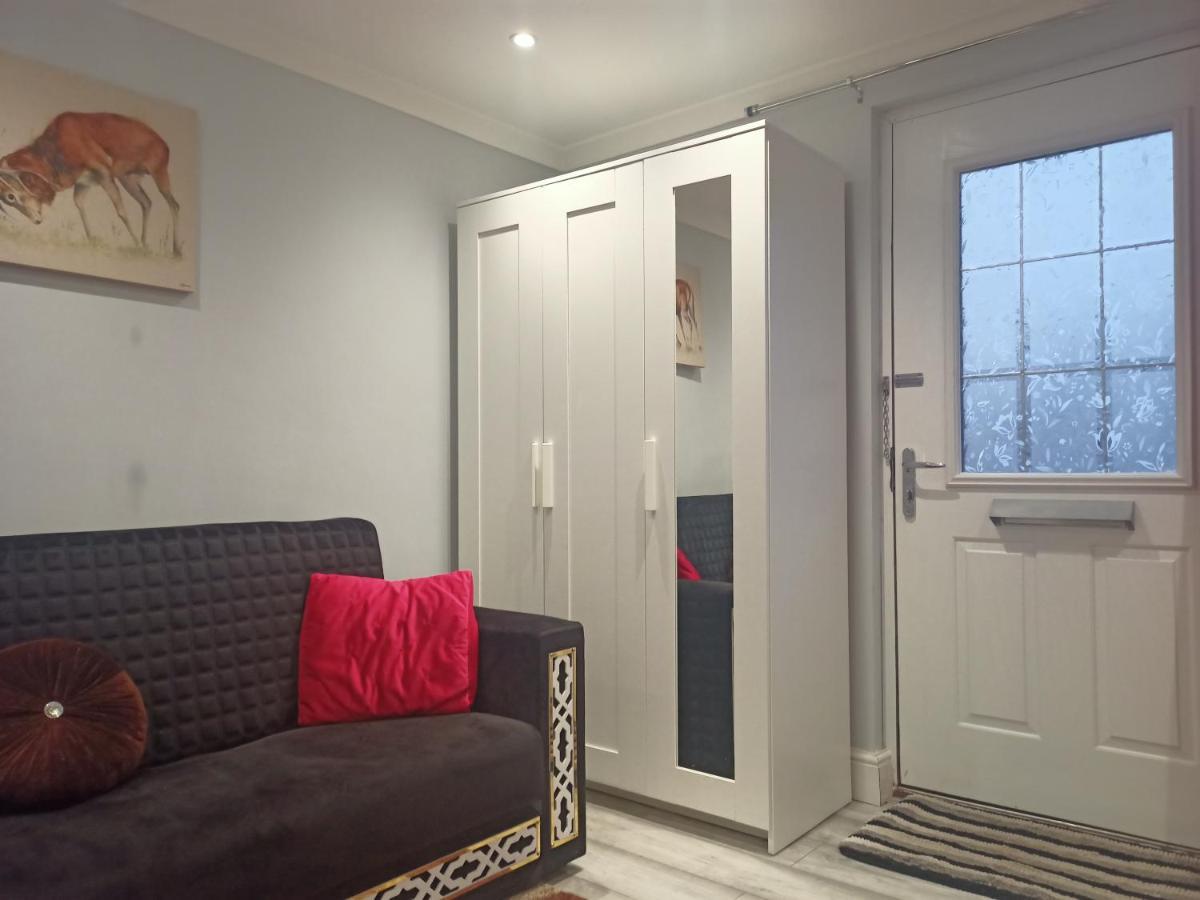 Homey Studio In Newport Perfect For Couples & Travelers Eksteriør bilde