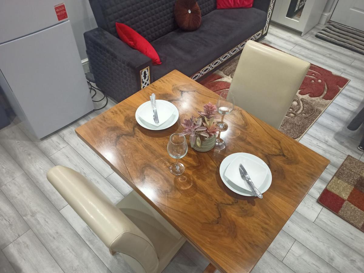 Homey Studio In Newport Perfect For Couples & Travelers Eksteriør bilde