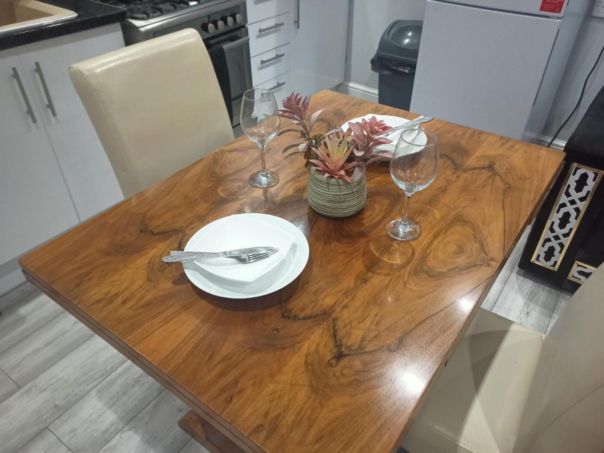 Homey Studio In Newport Perfect For Couples & Travelers Eksteriør bilde