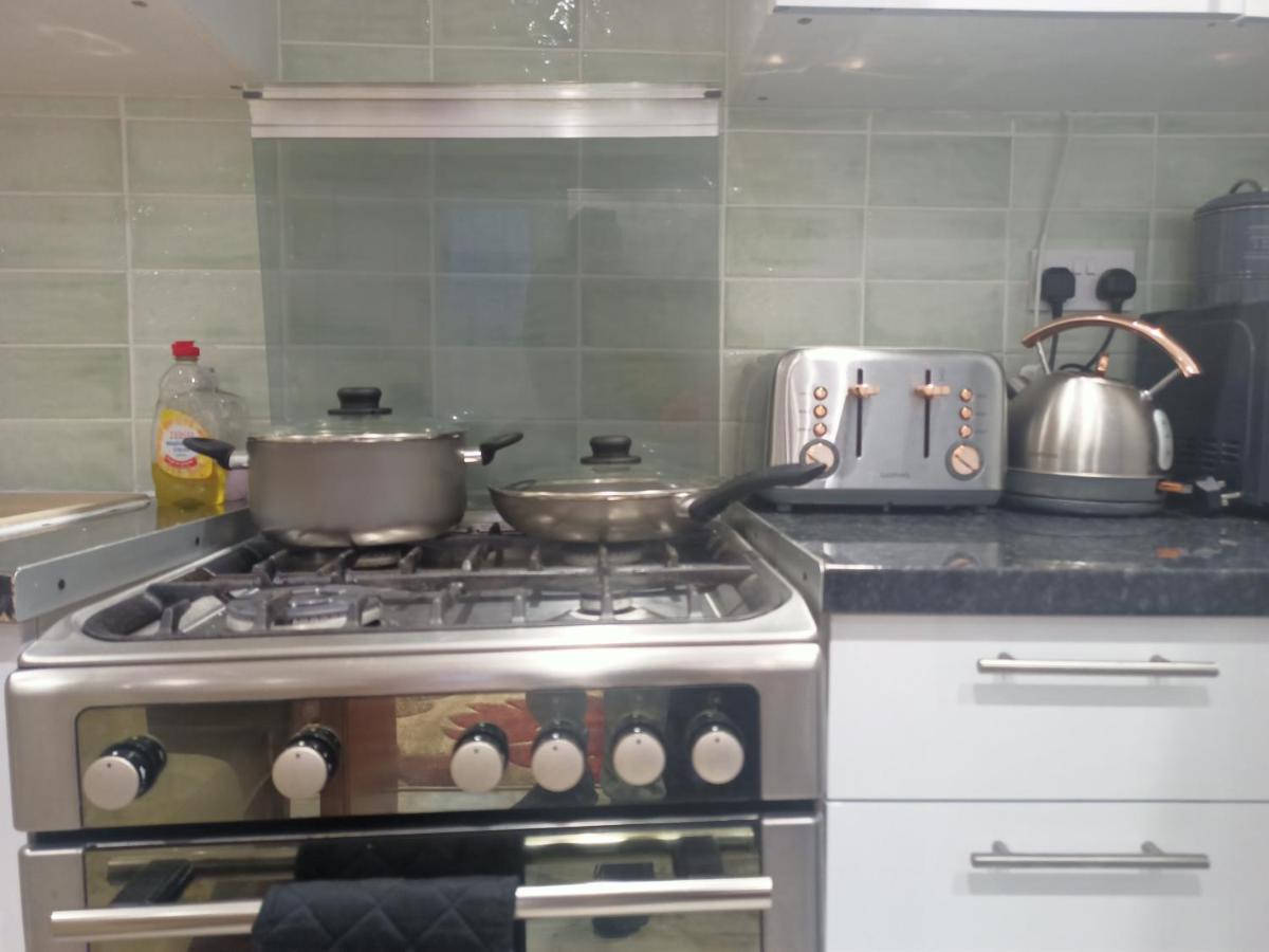 Homey Studio In Newport Perfect For Couples & Travelers Eksteriør bilde