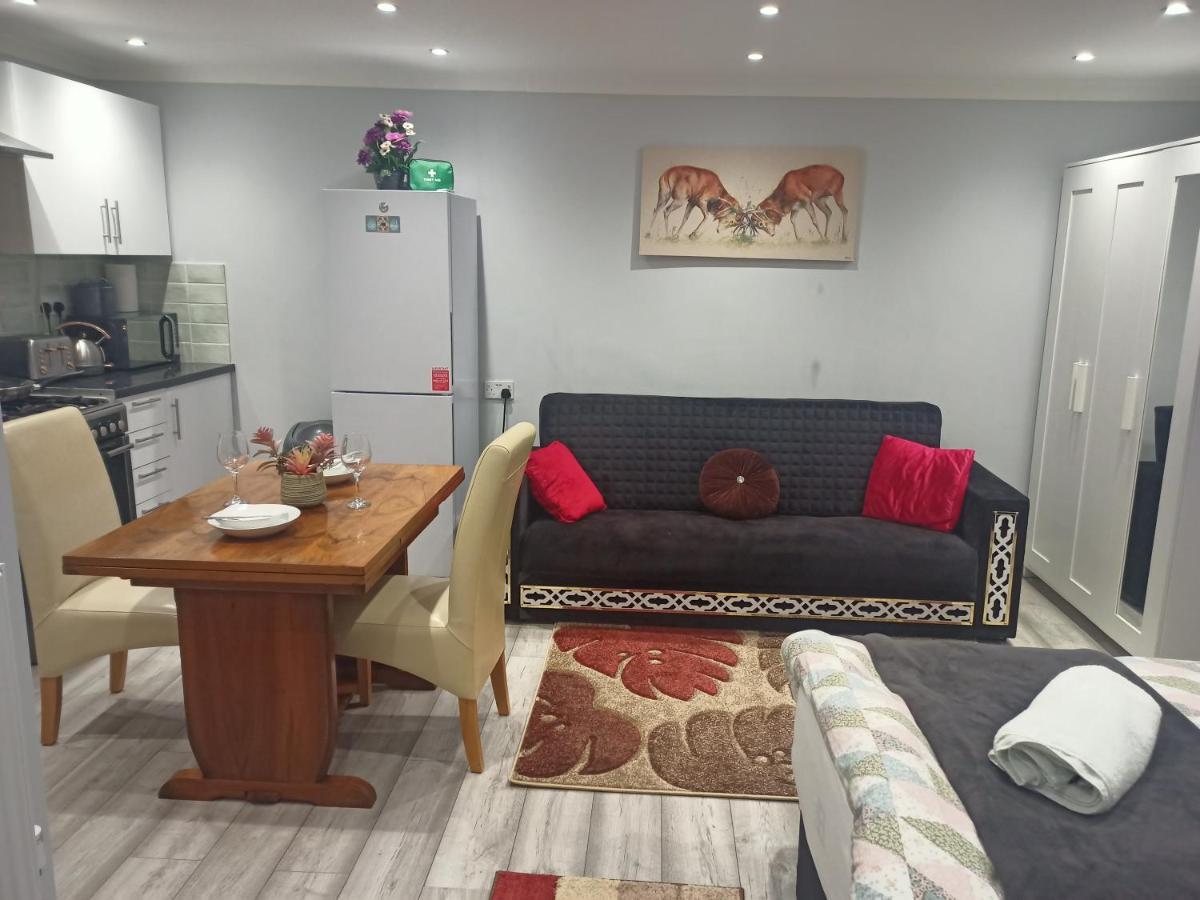 Homey Studio In Newport Perfect For Couples & Travelers Eksteriør bilde