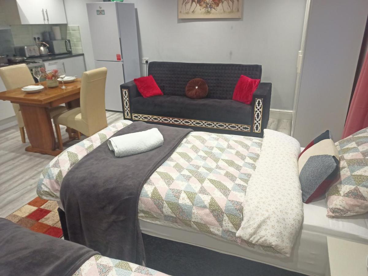 Homey Studio In Newport Perfect For Couples & Travelers Eksteriør bilde
