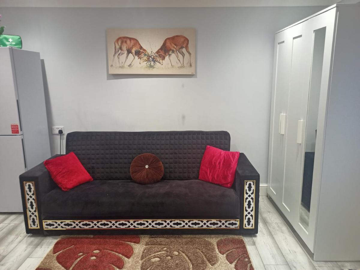 Homey Studio In Newport Perfect For Couples & Travelers Eksteriør bilde