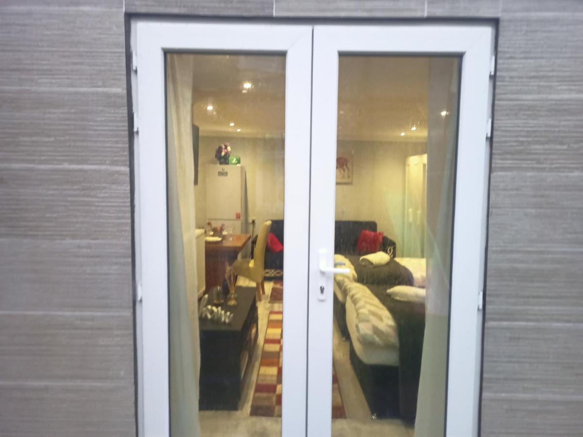 Homey Studio In Newport Perfect For Couples & Travelers Eksteriør bilde