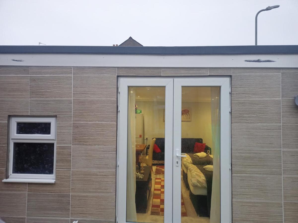 Homey Studio In Newport Perfect For Couples & Travelers Eksteriør bilde