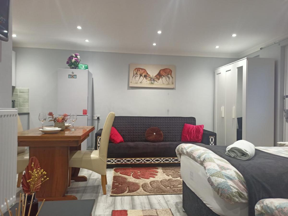 Homey Studio In Newport Perfect For Couples & Travelers Eksteriør bilde