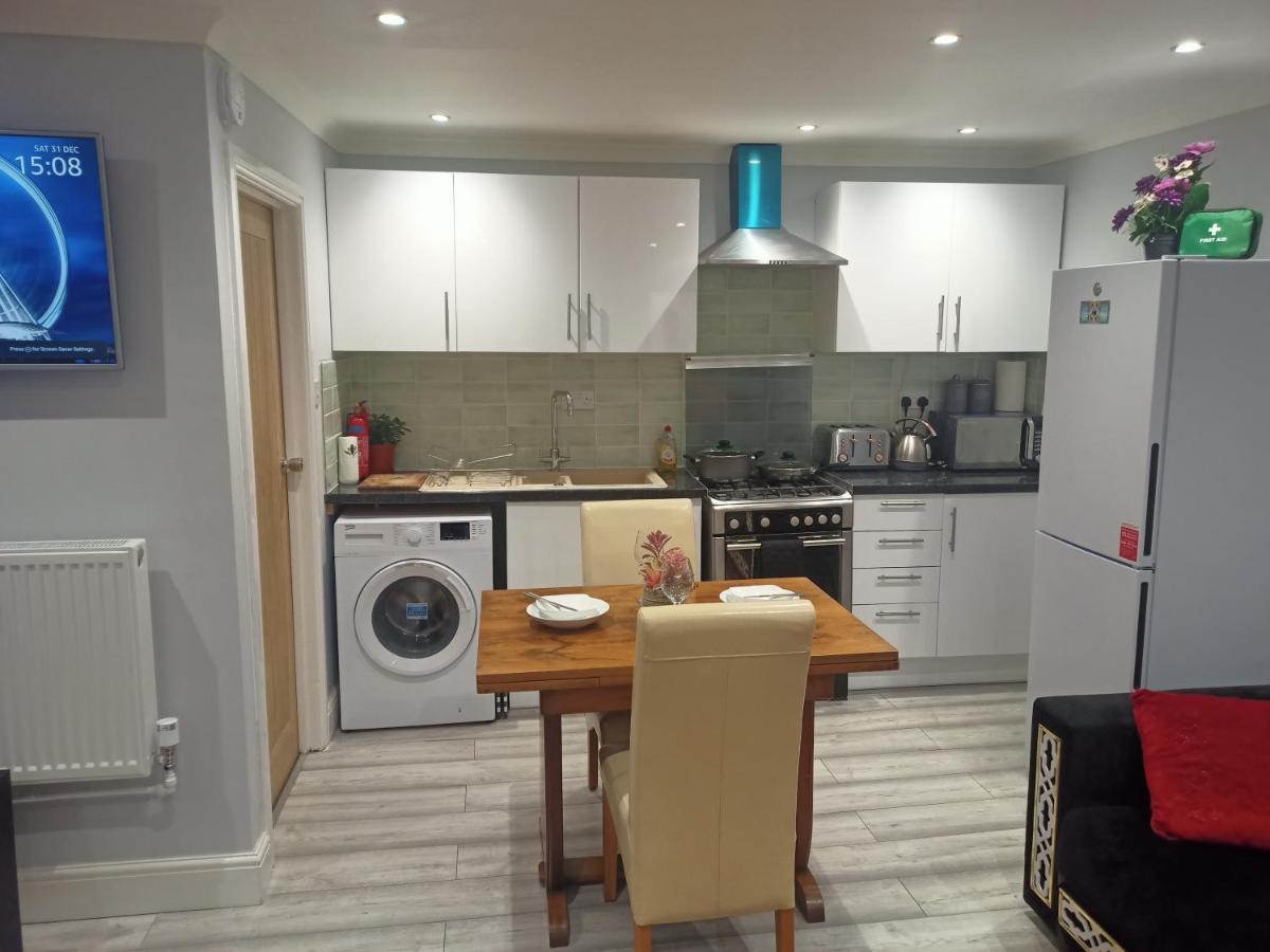 Homey Studio In Newport Perfect For Couples & Travelers Eksteriør bilde