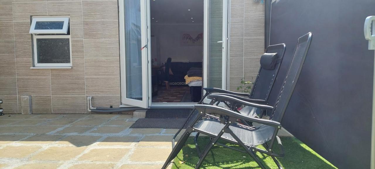 Homey Studio In Newport Perfect For Couples & Travelers Eksteriør bilde